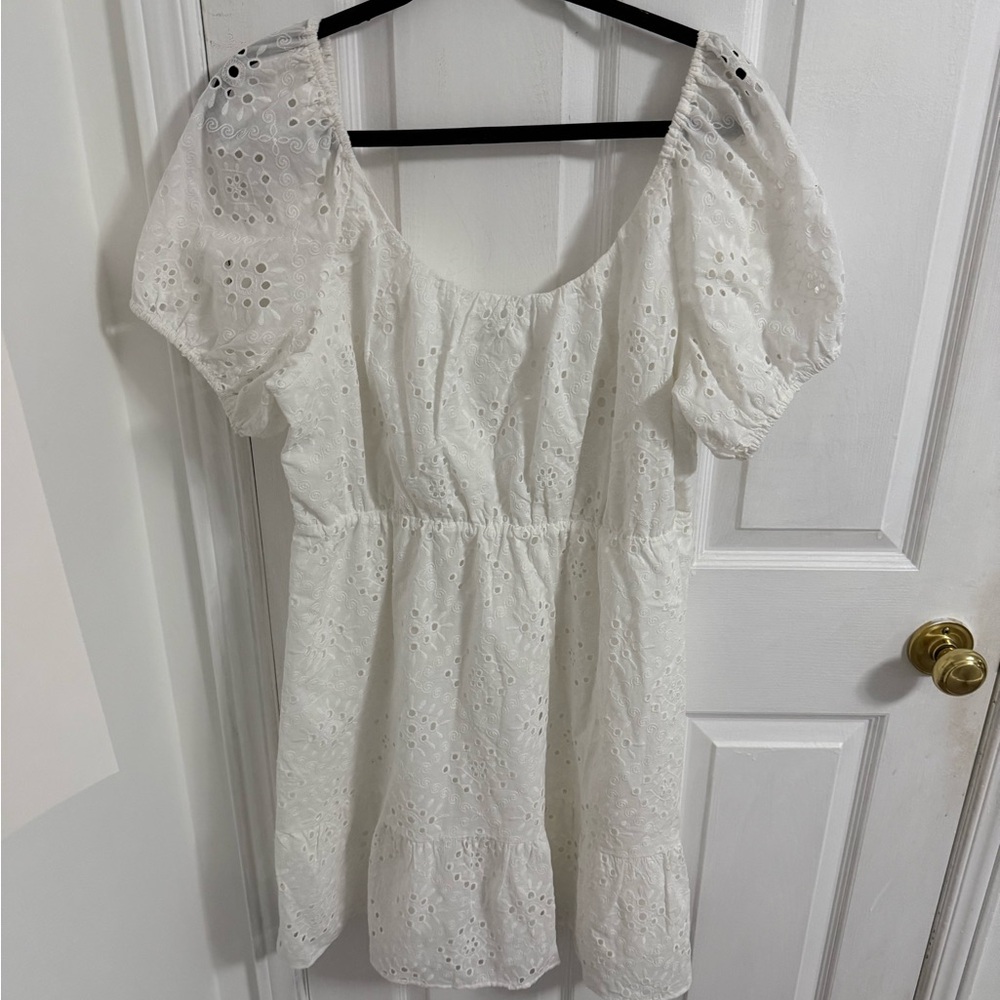 Reitmans White Eyelet Blouse with Puff Sleeves